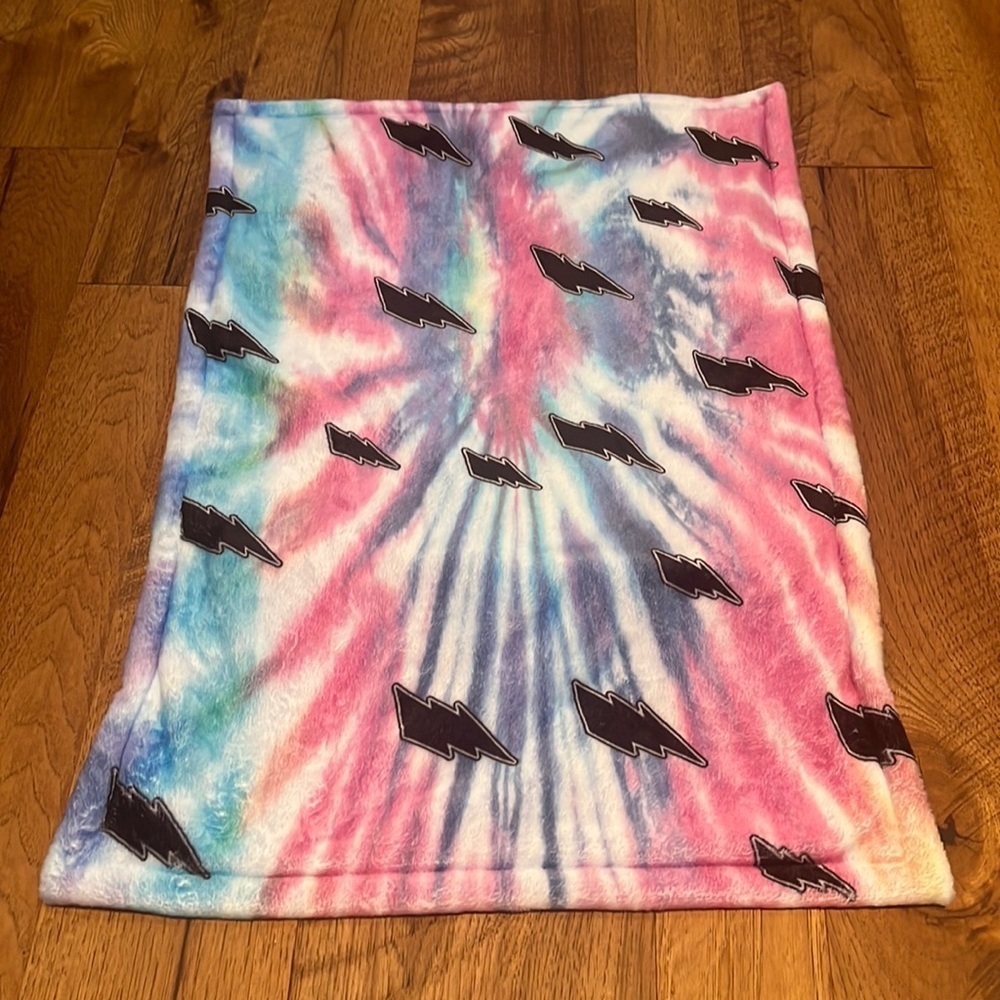 NWT Penelope Wildberry Tie Dye Bolt Fuzzy Sham